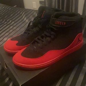 AIR JORDAN 1 MID NEW IN BOX SZ 10